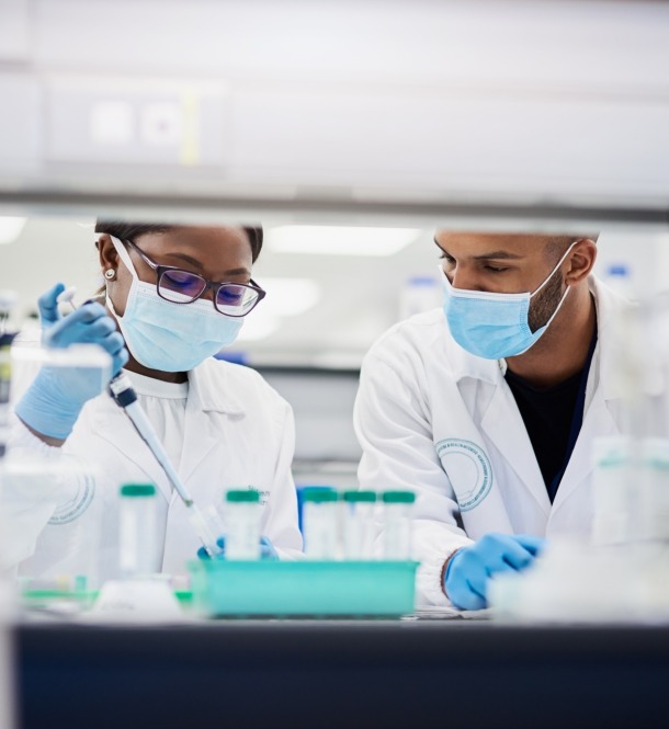 two-scientists-in-lab